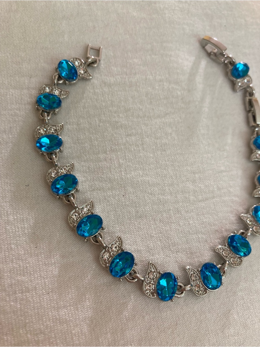 Blue and Clear Rhinestones Vintage Bracelet - Picture 3 of 10